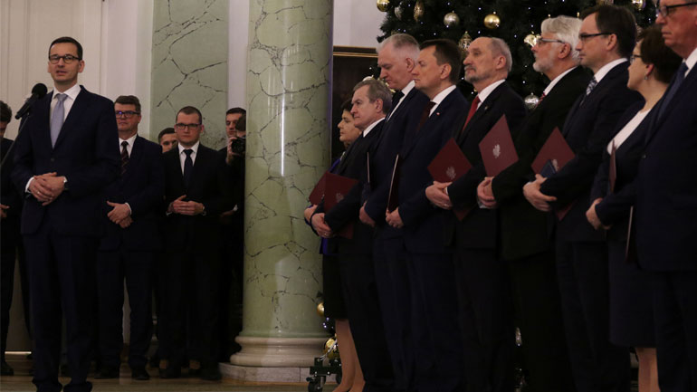 Πολωνία: Ριζικός ανασχηματισμός μετά τη σύγκρουση με την Ευρωπαϊκή Ένωση