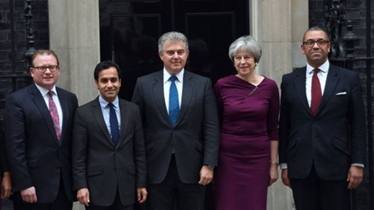 Κυβερνητικός ανασχηματισμός με δυσκολίες στη Βρετανία