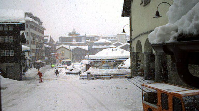 Ελβετία: Δεκατρείς χιλιάδες τουρίστες αποκλεισμένοι στο χιονοδρομικό κέντρο Τσερμάτ