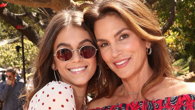 Δείτε το πρώτο εξώφυλλο της κόρης της Cindy Crawford στη Vogue!