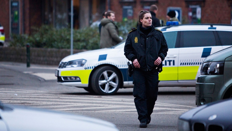 Ομάδα πυροτεχνουργών ερευνά περιοχή γύρω από την πρεσβεία των ΗΠΑ στην Κοπεγχάγη