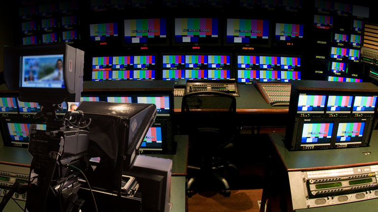 Άδειες: Επτά γάμοι και μία κηδεία