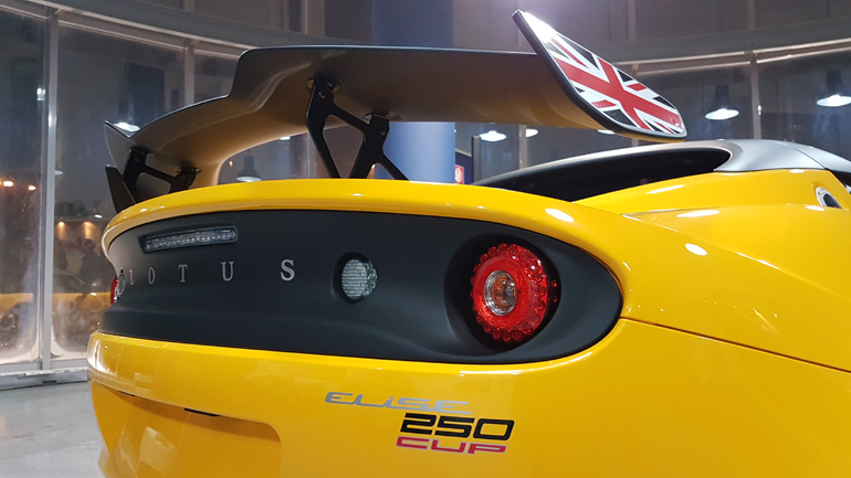 Η πίσω αεροτομή βγάζει μάτια!