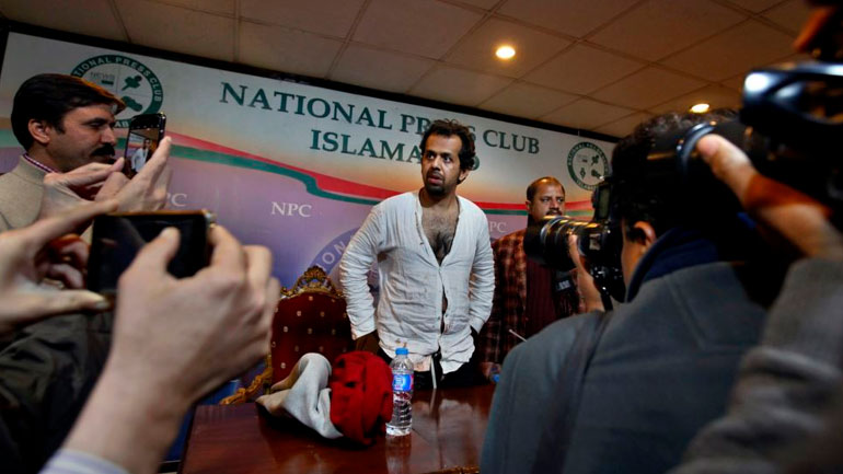 Πακιστάν: Δημοσιογράφος κατάφερε να ξεφύγει από τους απαγωγείς του