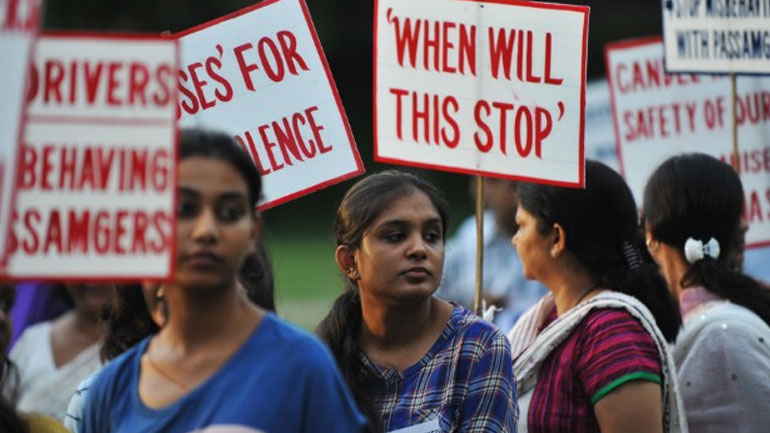 Ινδία: Τα θύματα βιασμού υποβάλλονται σε ταπεινωτικές ιατρικές εξετάσεις, καταγγέλλουν ακτιβιστές