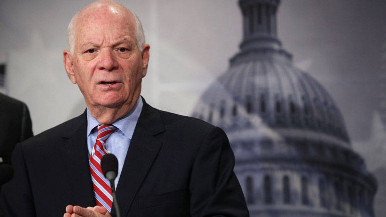 Δημοκρατικοί: «Ο Πούτιν συνιστά σοβαρή απειλή για τις ΗΠΑ και ο Τραμπ κωφεύει»