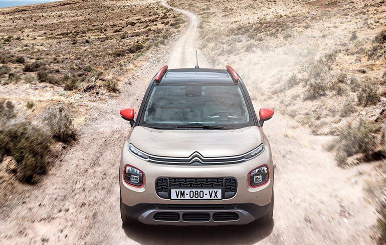 Άσφαλτος, άμμος, χιόνι, λάσπη. Πάει παντού χωρίς πρόβλημα