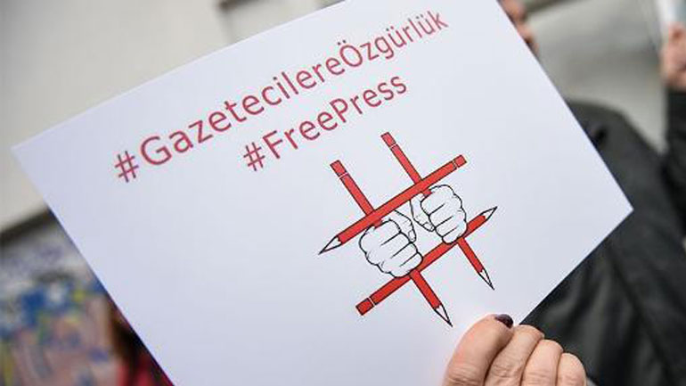 Γαλλία: «Την ευχή για ελευθερία της πληροφόρησης» απευθύνουν διανοούμενοι σε Τούρκους φυλακισμένους δημοσιογράφους