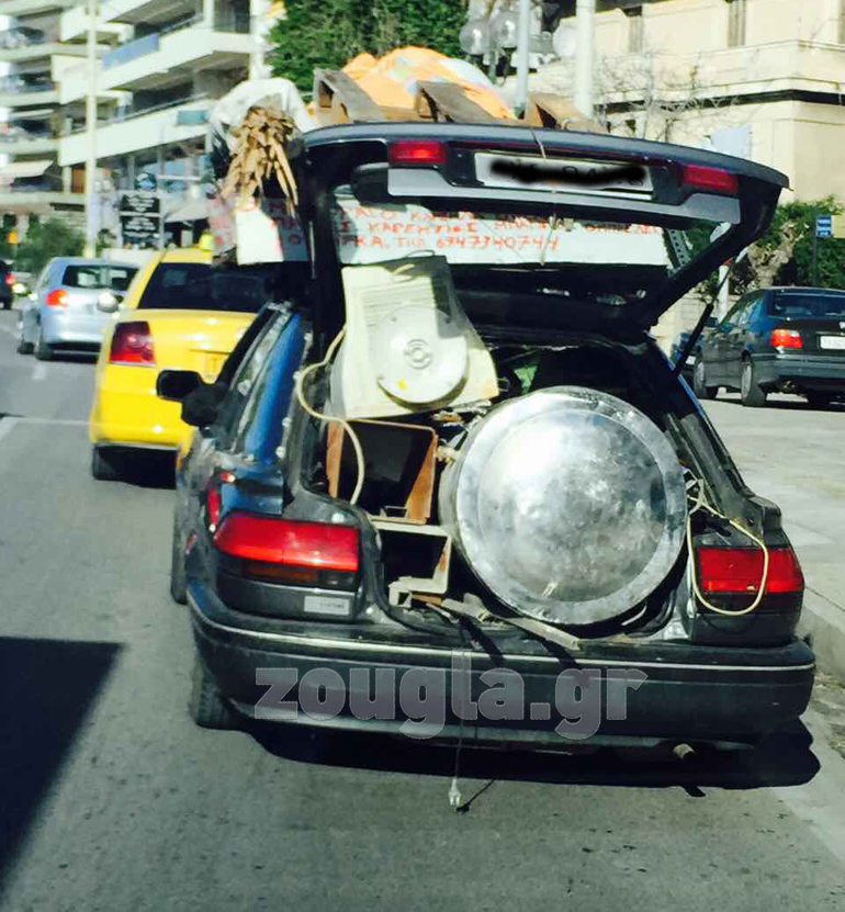 Βλέπεις την εικόνα (τραβηγμένη σήμερα το πρωί στην παραλιακή λεωφόρο στο ύψος του Παλαιού Φαλήρου) και δεν πιστεύεις στα μάτια σου...