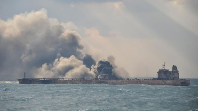 Κίνα: Συνεχίζονται οι εκρήξεις στο ιρανικό δεξαμενόπλοιο