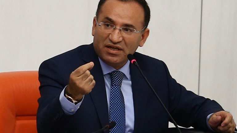 Μποζντάγ: «Το Συνταγματικό Δικαστήριο ξεπέρασε τα όρια που ορίζει το Σύνταγμα και η νομοθεσία»