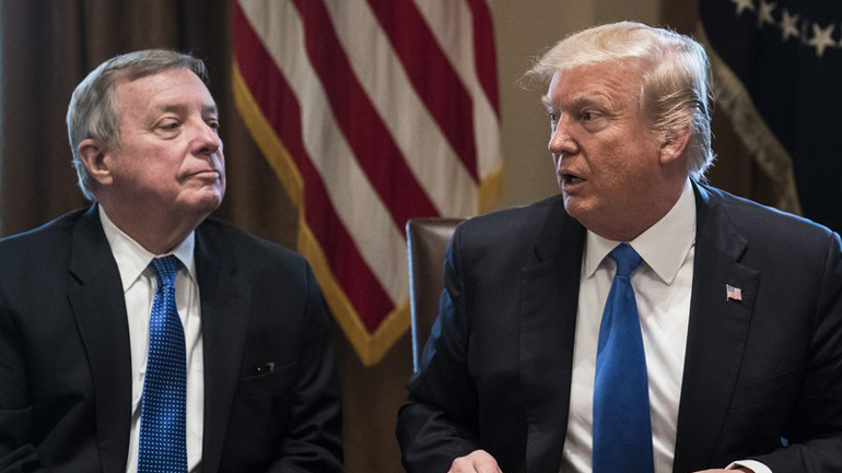 ΗΠΑ: Δημοκρατικός γερουσιαστής δήλωσε ότι ο Τραμπ αποκάλεσε πράγματι αφρικανικές χώρες «απόπατους» ΗΠΑ: Δημοκρατικός γερουσιαστής δήλωσε ότι ο Τραμπ αποκάλεσε πράγματι αφρικανικές χώρες «απόπατους»