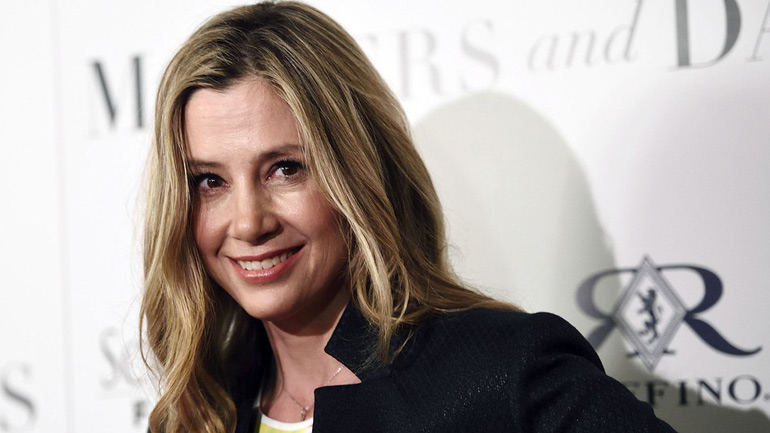 Μίρα Σορβίνο εναντίον Γούντι Άλεν: «Λυπάμαι πολύ που συνεργάστηκα μαζί του»