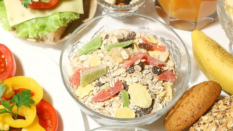 Πώς οι φυτικές ίνες βοηθούν στη μείωση του λίπους της κοιλιάς;