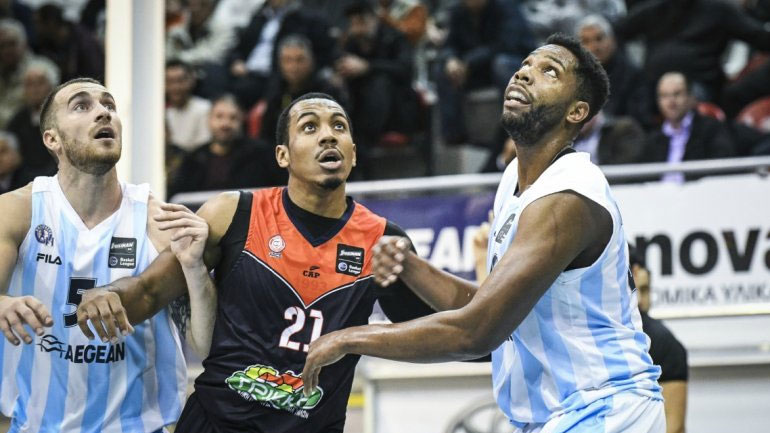 Κολοσσός όνομα και πράγμα, 78-60 τα Τρίκαλα