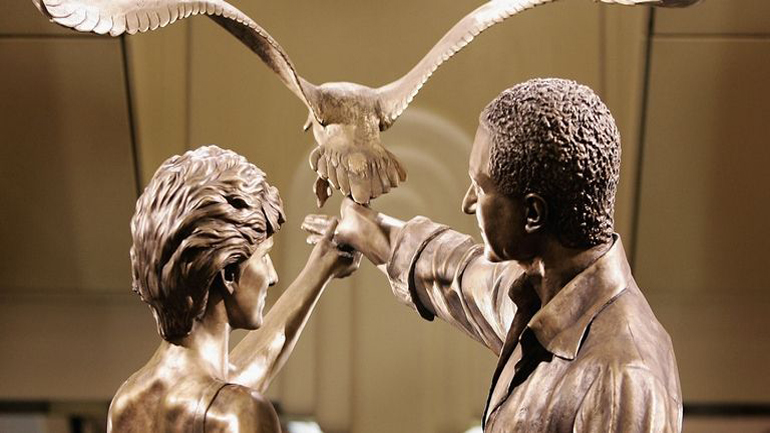 Βρετανία: Το κατάστημα Harrods θα ξηλώσει το άγαλμα της πριγκίπισσας Νταϊάνας