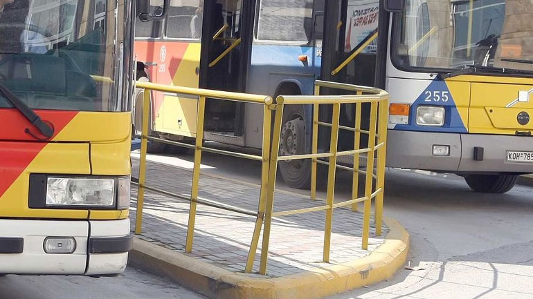 Πιάστηκαν στα χέρια για μία θέση σε λεωφορείο του ΟΑΣΘ