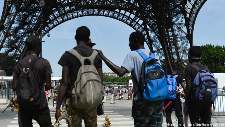 Deutsche Welle: «Ξεπουλάει» η Γαλλία τα ανθρώπινα δικαιώματα;