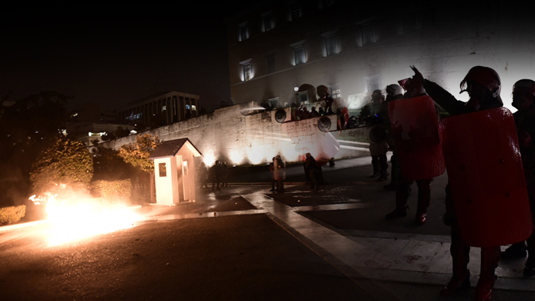 Συλλαλητήριο με επεισόδια έξω από τη Βουλή