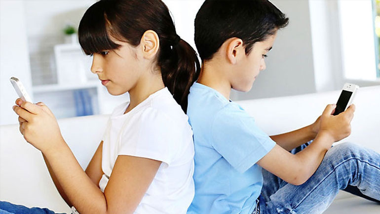 Επηρεάζουν ή όχι τα κινητά τα παιδιά;