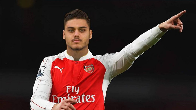 Βενγκέρ: «Αποφάσισα να κρατήσω τον Μαυροπάνο»