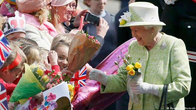 Βρετανία: Πρώτη τηλεοπτική συνέντευξη της Ελισάβετ Β΄