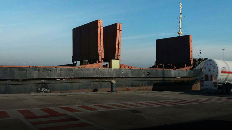 Απολογούνται σήμερα οι οκτώ του «Ανδρομέδα»- Στο λιμάνι παραμένουν τα εκρηκτικά