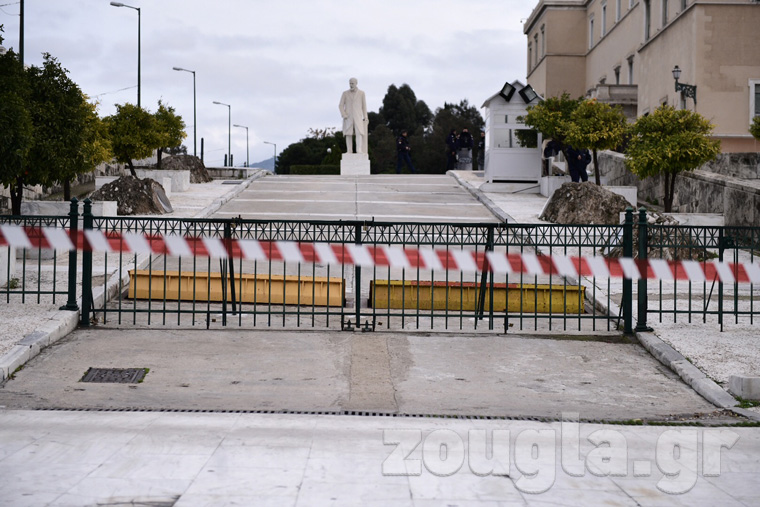 Kλειστή η είσοδος της Βουλής (Β. Σοφίας)