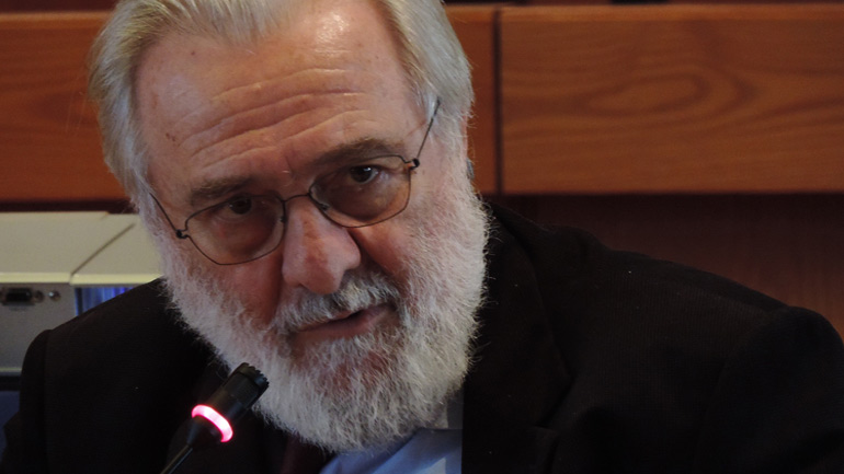 Το Ελεύθερο Πανεπιστήμιο στη Χίο τίμησε και βράβευσε τον Γιάννη Σμαραγδή