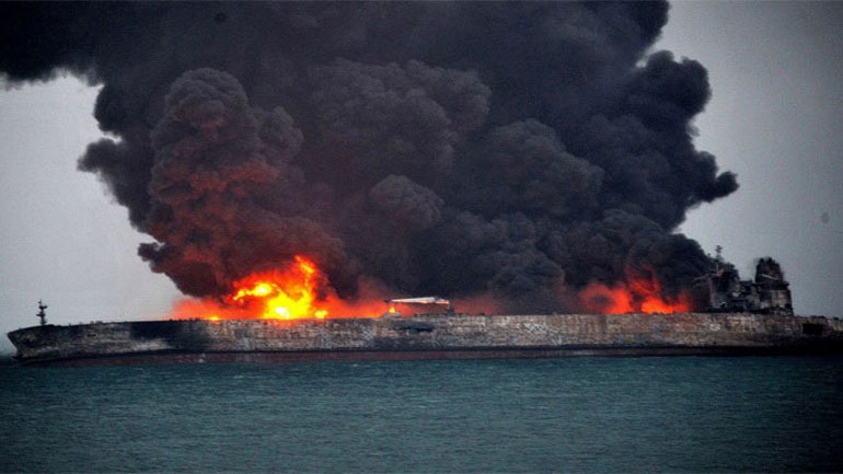 Κίνα: Δύο πετρελαιοκηλίδες έκτασης 109 τετραγωνικών χιλιομέτρων σχηματίστηκαν μετά το ναυάγιο του ιρανικού δεξαμενόπλοιου