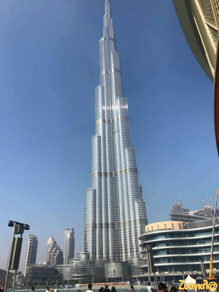 Το υψηλότερο κτήριο του κόσμου, ύψους 826 μέτρων, το Μπουρτζ Χαλίφα. Πήρε το όνομά του από τον σεϊχη που το χρηματοδότησε.