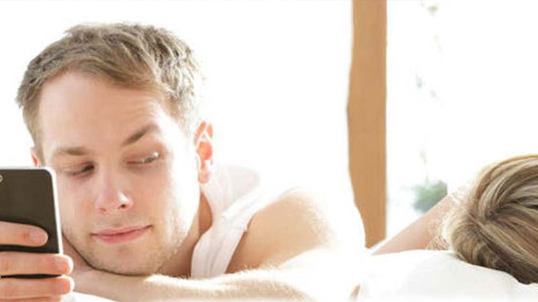 Σημάδια ότι η σχέση σου σε απατά!