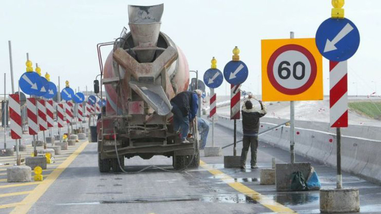 Θεσσαλονίκη: Εργασίες διαγράμμισης στην εθνική οδό Θεσσαλονίκης–Νέων Μουδανίων