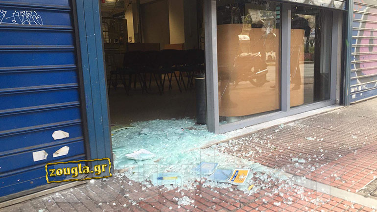 Εισβολή αναρχικών σε ΕΛΤΑ στην Πατησίων