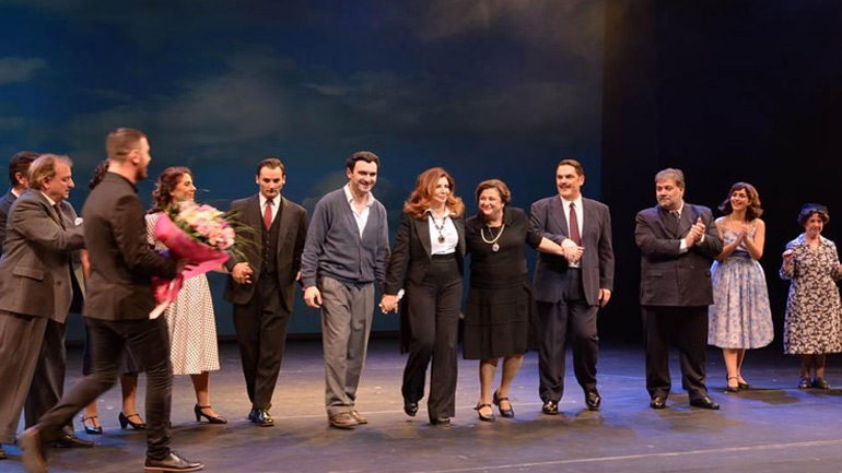 Επιτυχημένη πρεμιέρα για την παράσταση «Στέλιος Καζαντζίδης. Η Ζωή του Όλη»