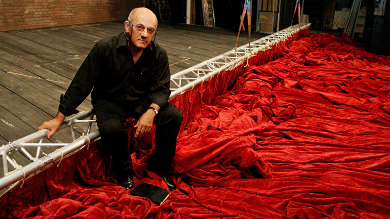 Ο κυνικός ρομαντικός Στέφανος Λαζαρίδης μέσα από το έργο του