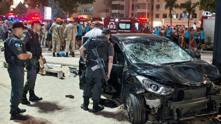 Τραγικό δυστύχημα στον διάσημο πεζόδρομο της Κοπακαμπάνα – Ένα βρέφος νεκρό και 17 τραυματίες