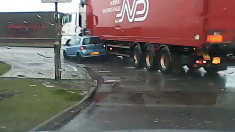 «Σφήνα» σε νταλίκα δεν κάνεις!