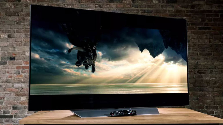 Αγοράζοντας μία LG OLED TV 4Κ, δώρο ένα Xbox One S και τα ασύρματα ακουστικά LG Tone HBS-A100