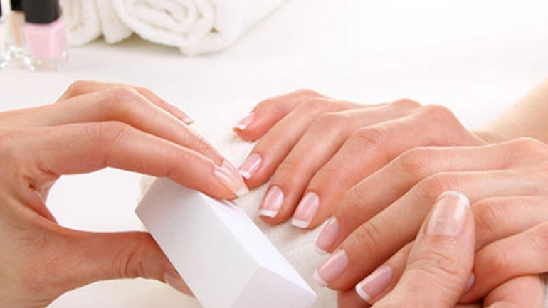 Gel manicure: Καταστρέφει ή όχι τελικά τα νύχια μας;