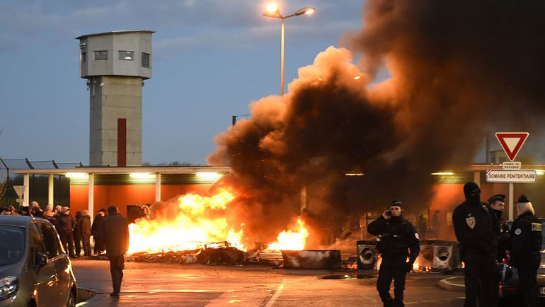 Γαλλία: Κρατούμενος επιτέθηκε σε φύλακες φωνάζοντας «Ο Αλλάχ είναι μεγάλος»