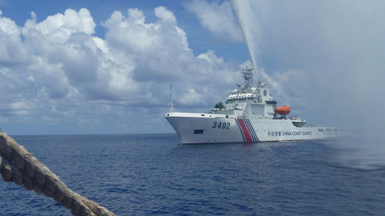 Οι Κινέζοι καταγγέλλουν παραβίαση των χωρικών τους υδάτων από αμερικανικό αντιτορπιλικό