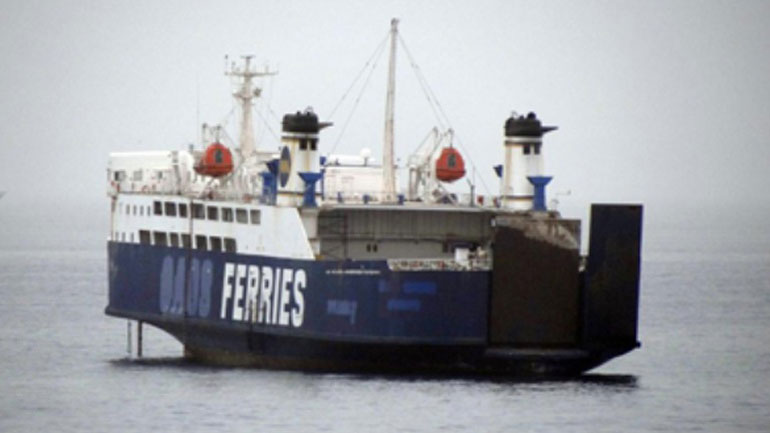 Σαλαμίνα: Ρυμουλκείται το παροπλισμένο πλοίο «Παναγιά Αγιάσου»