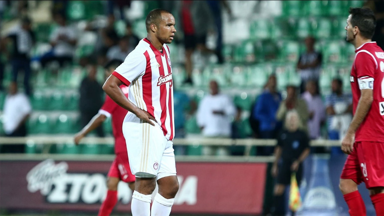 Χωρίς Οφόε κόντρα στην ΑΕΚ ο Ολυμπιακός