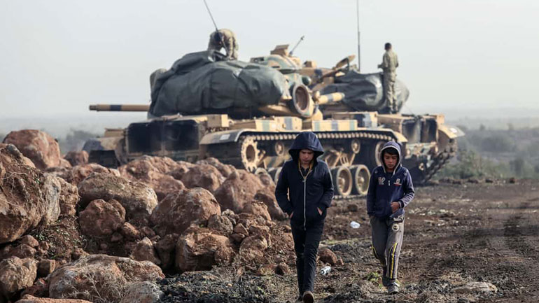 Συρία: Τρεις νεκροί από τουρκικό βομβαρδισμό σε συριακή πόλη