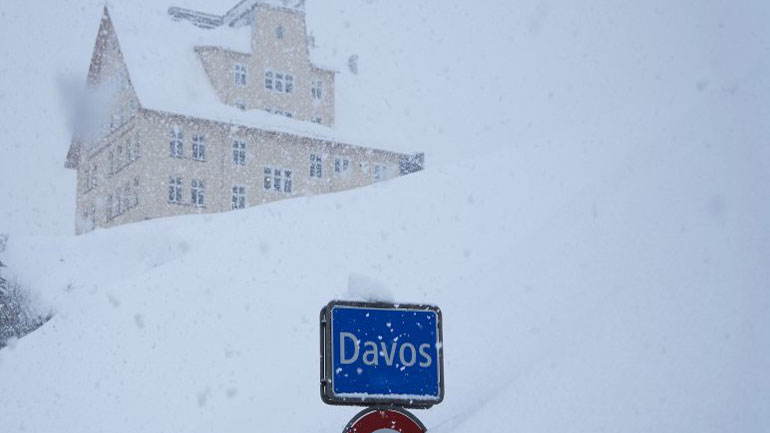 Νταβός: Πεζός ο Τσίπρας, για 2 χιλιόμετρα μέσα στα χιόνια, για να φτάσει στον προορισμό του!