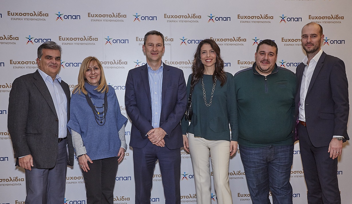 Γιώργος Πρωτόπαππας, Γενικός Διευθυντής Παιδικών Χωριών SOS, Αναστασία Κατσιλιέρη Διευθύντρια Παιδικής Προστασίας Χατζηκυριάκειου Ιδρύματος, Ντάμιαν Κόουπ, Διευθύνων Σύμβουλος ΟΠΑΠ, Έλσα Σταθοπούλου, Διευθύντρια Μάρκετινγκ & Εύρεσης Πόρων Παιδικών Χωριών SOS, Γιώργος Πυρουνάκης, Μέλος Δ.Σ. Κέντρου Αγάπης Ελευσίνας, Πετρ Ματεγιόφσκι, Chief Customer Officer ΟΠΑΠ