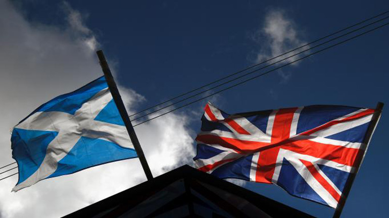 Σκωτία: Η πρωθυπουργός αφαιρεί τη βρετανική σημαία από τα δημόσια κτήρια