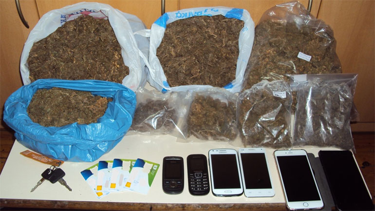 Κρήτη: Κρυμμένα σε σπίτι βρέθηκαν τρία κιλά κάνναβη