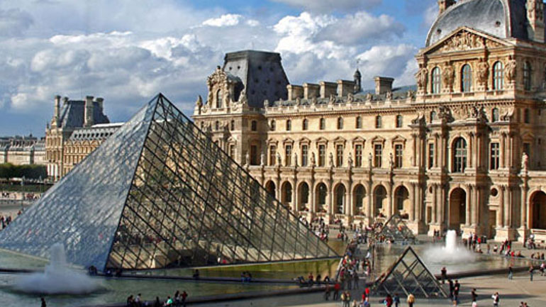 Το μουσείο του Λούβρου έκλεισε την έκθεση ισλαμικής τέχνης λόγω της ανόδου της στάθμης του Σηκουάνα
